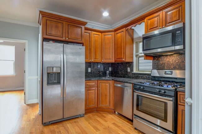 Building Photo - 572 Liberty Ave Unit 1 Rental