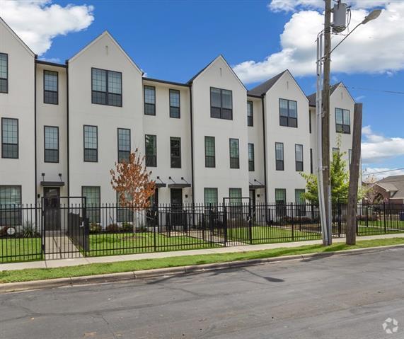 Building Photo - 4808 San Jacinto St Rental