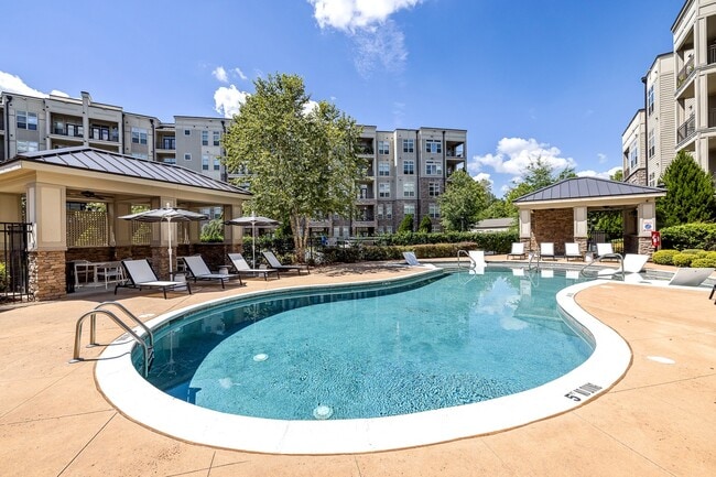 Resort Style Pool with sun shelf - Lofts at Weston Lakeside