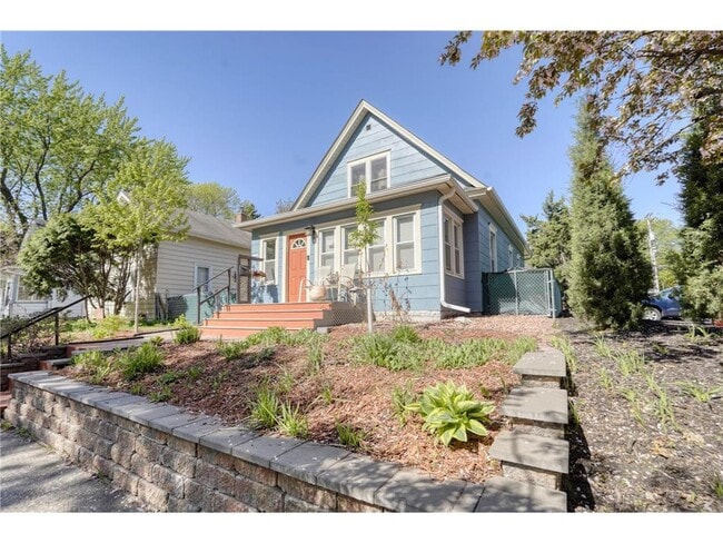 Photo - 1618 6th St NE