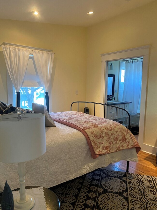 Photo - 347 S Mt Vernon Ave