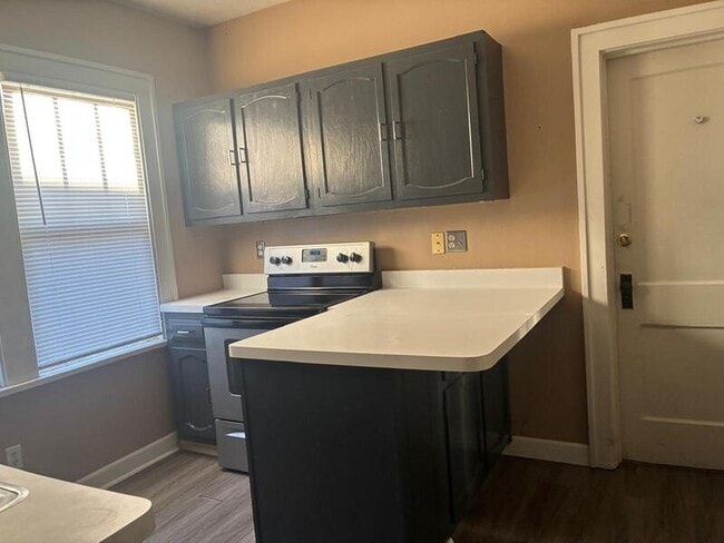 Photo - 766 N 1st St