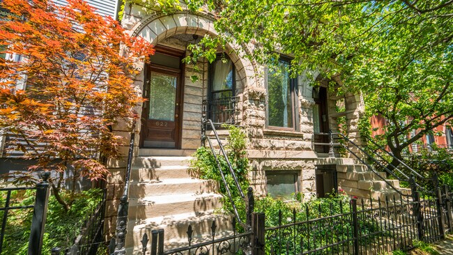 Photo - 622 W Briar Pl