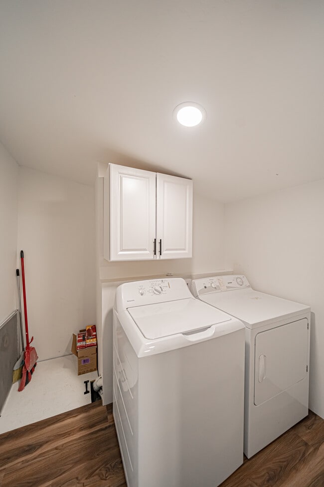 Photo - 454 Iona St