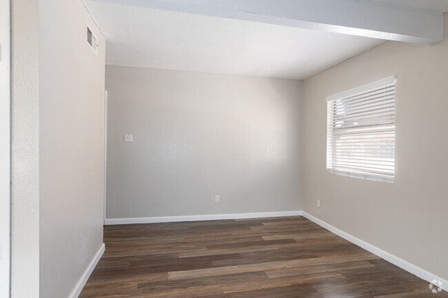 1BR,1BA - 588SF - Living Room