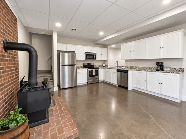 Building Photo - 3089 Pandapas Pond Rd Unit 3089 Pandapas Pond #B