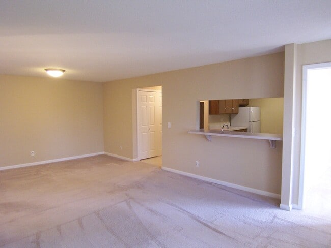 Photo - 111 Fieldcrest St Unidad 205