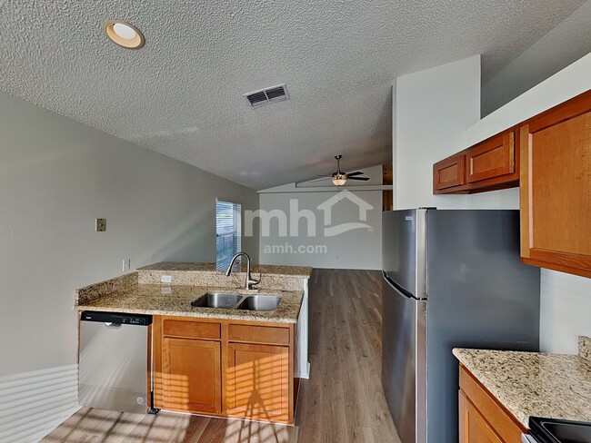 Photo - 1431 Londra Ln