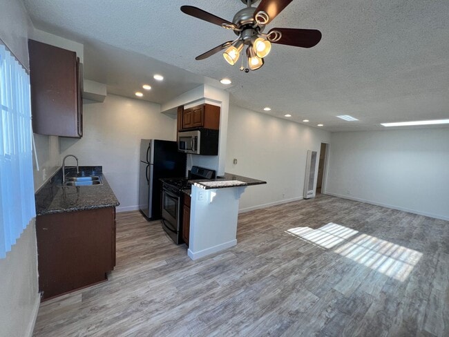 Photo - 12727 Matteson Ave Unidad 7