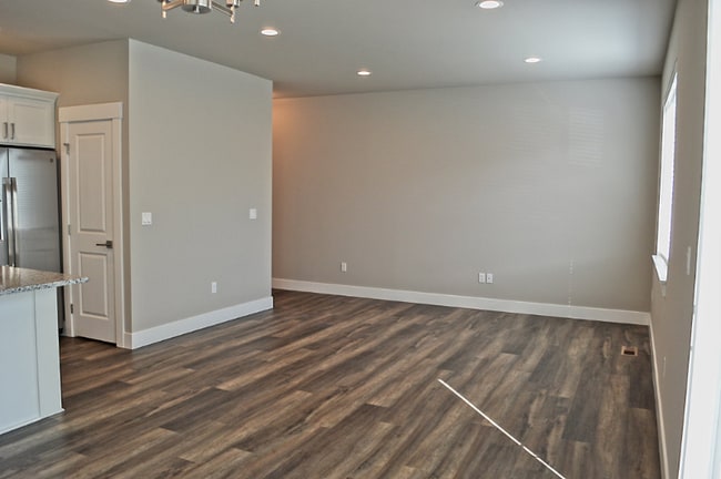 Photo - 6927 Lennon Ln NE