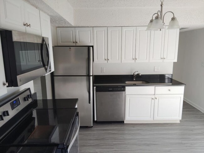 Photo - 300 Oakway Ct