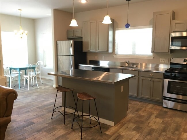 Photo - 1639 W Stone St