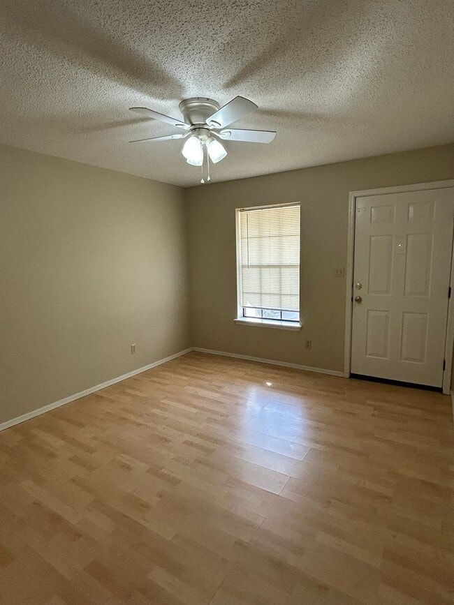 Photo - 2213 S Hartford Cove