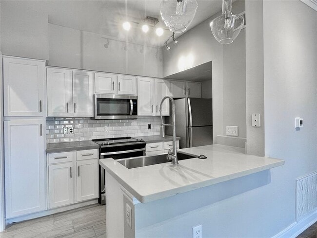 Photo - 15200 Memorial Dr Unit B606