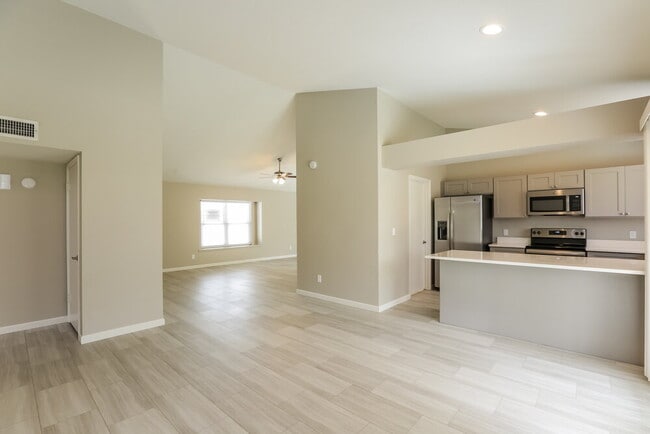 Photo - 1237 E Wickieup Ln