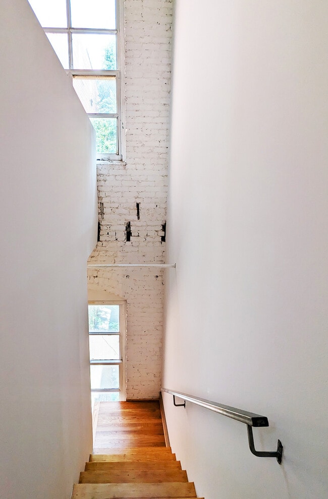 Building Photo - 215A Mitchell St SW Unit #3 Rental