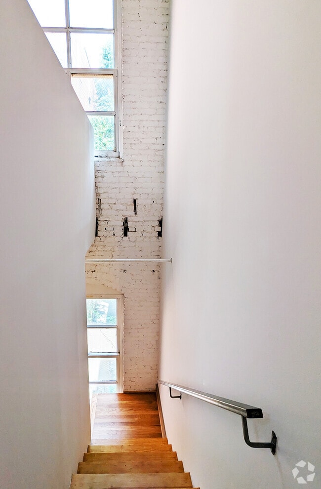 Building Photo - 215A Mitchell St SW Unit #3 Rental