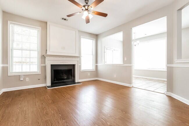 Photo - 439 Heathcliff Ct