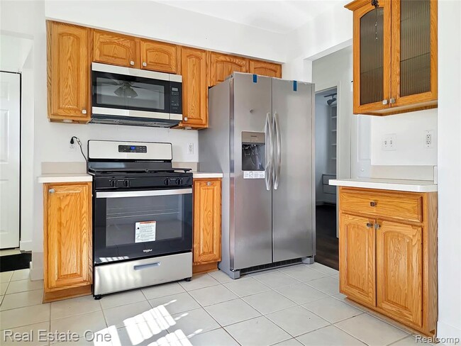 Photo - 8241 Clippert St