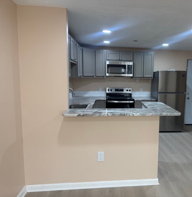 Kitchen - 356 Franklin Ave Unit B8