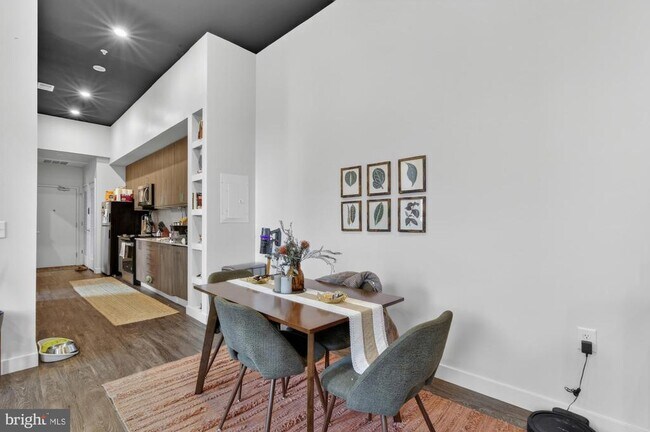 Photo - 525 N 41st St Unit 201