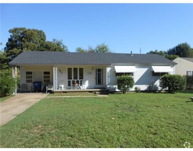 Building Photo - Freshly Updated 4 Bedroom House