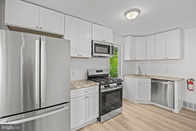 Photo - 318 Essex Ave