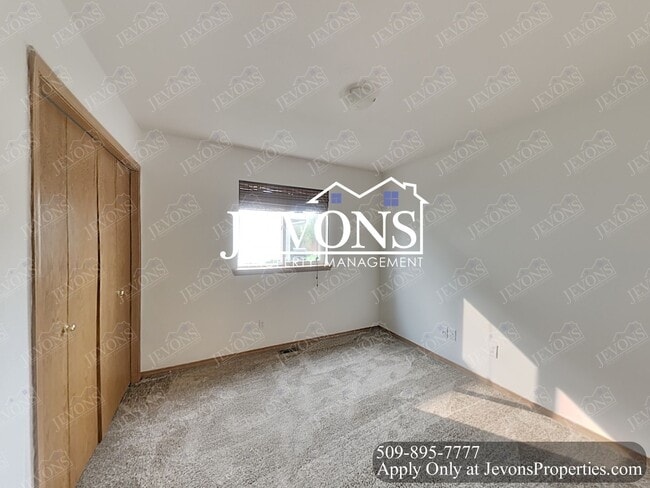 Photo - Make this your new home 3 Bedrooms, 2 Bathrooms Duplex in Selah Unit 511