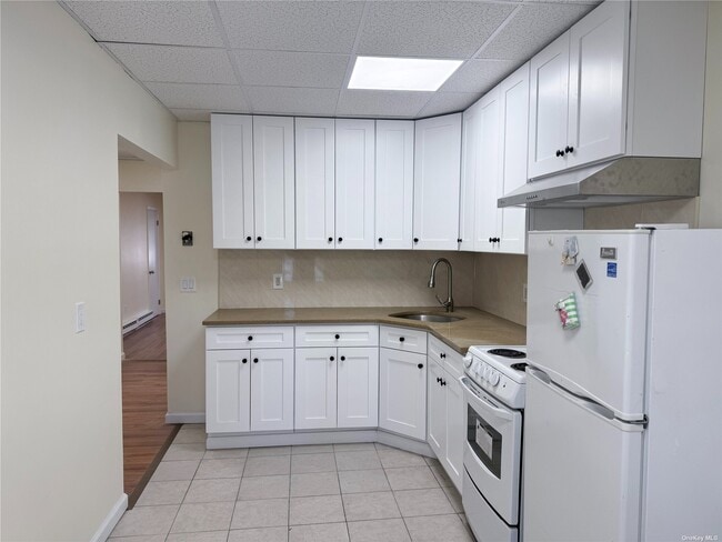 Photo - 43-25 162nd St