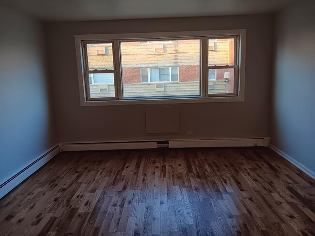 Photo - 2405 W Balmoral Ave