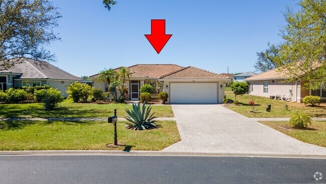 Building Photo - AVAILABLE NOW! 3/2 Single Family Home with...