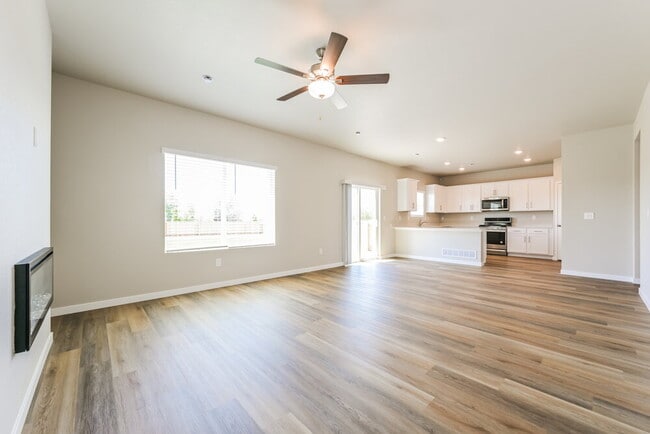 Photo - 2140 Christina St