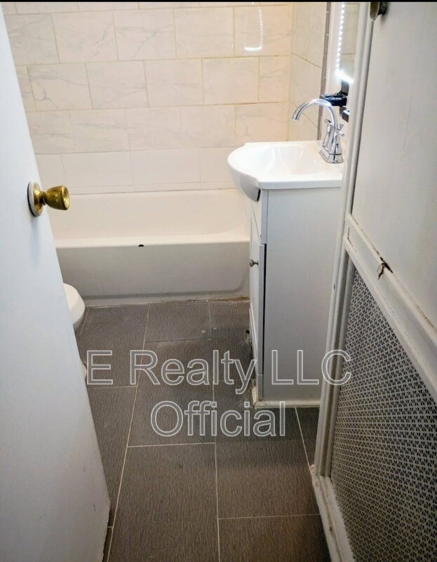 Photo - 623 N 64th St