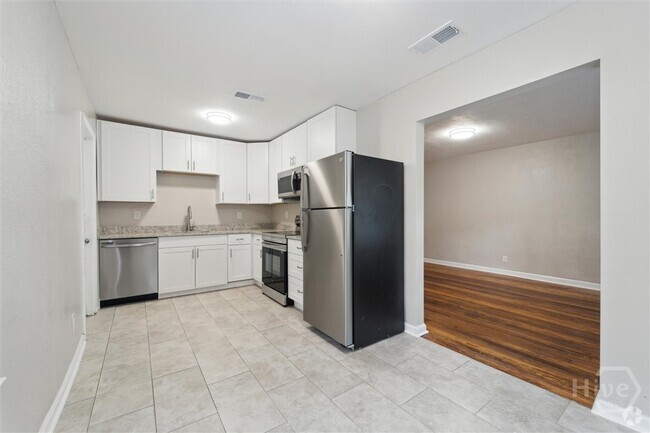 Building Photo - 1315 E 55th St Rental