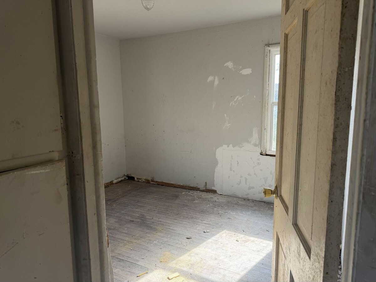 Photo - South Side 2Bed Make Ready Home! New Roof and Windows!!