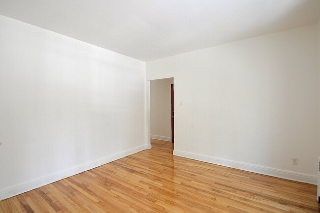 Photo - 973 Rue Tait Unit 3