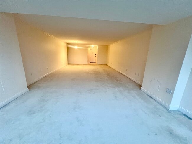 Photo - 9 Hawthorne Pl Unit 14N