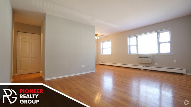 Building Photo - 524 W Oakdale Ave Rental