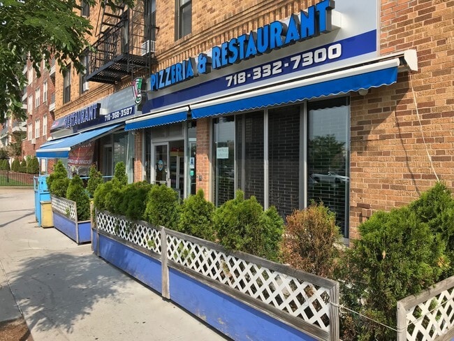 Photo - 1725 Emmons Ave