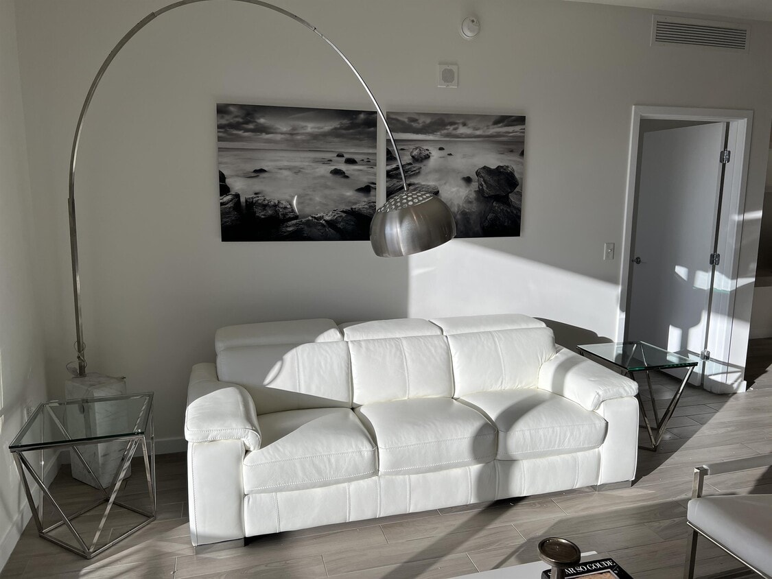 Photo - 999 SW 1st Ave (Miami, FL)
