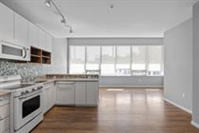 Building Photo - 4100 Lindell Blvd Unit 201