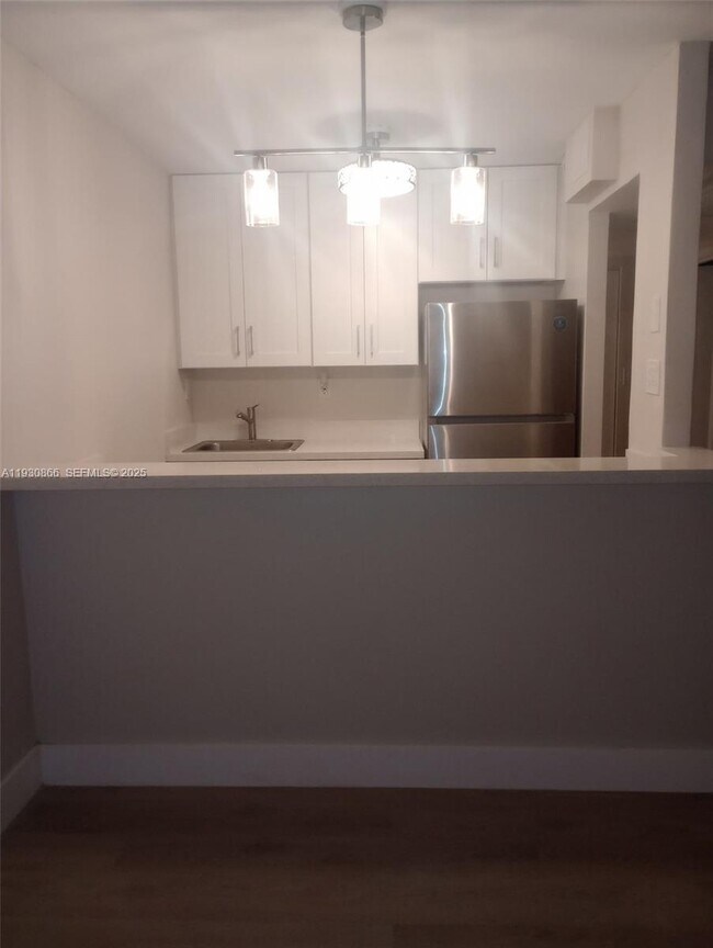 Building Photo - 5821 Washington St Unit 21