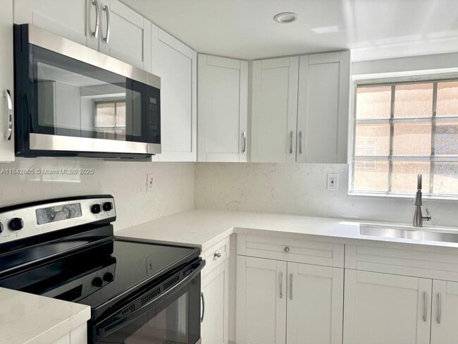 Photo - 10901 N Kendall Dr Unit 212