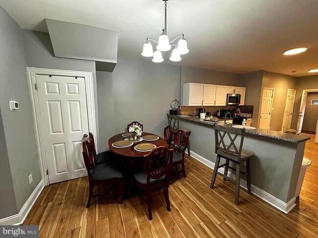 Photo - 700 S 60th St