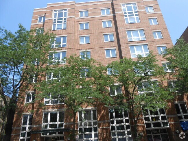 Building Photo - 811 Chicago Ave Unit 604 Rental
