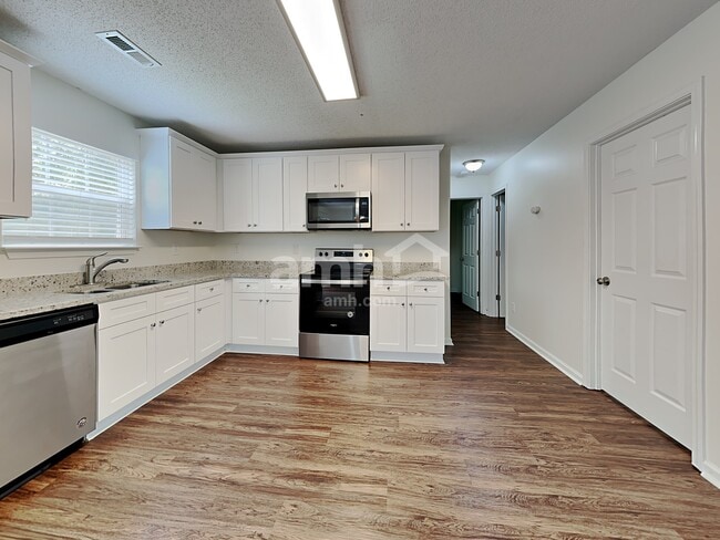 Photo - 211 Calla Lilly Ln