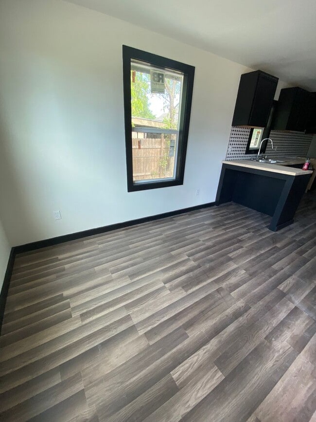 Building Photo - 3 Bedroom 1 Bath Rental Available Now!