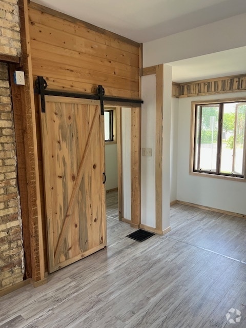Building Photo - 301 E Main St Unit 301 Lower Rental