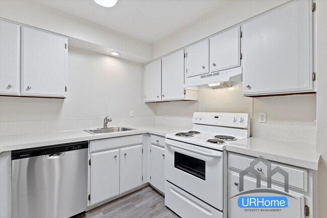 Photo - Bright and spacious 1 bedroom just steps away from public transit! Unit 10