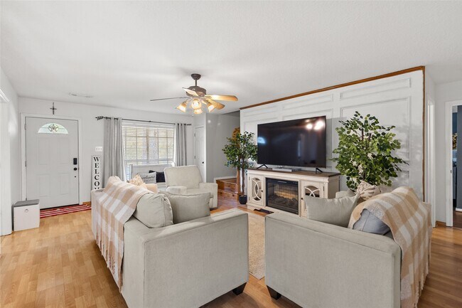 Photo - 117 E Park Dr